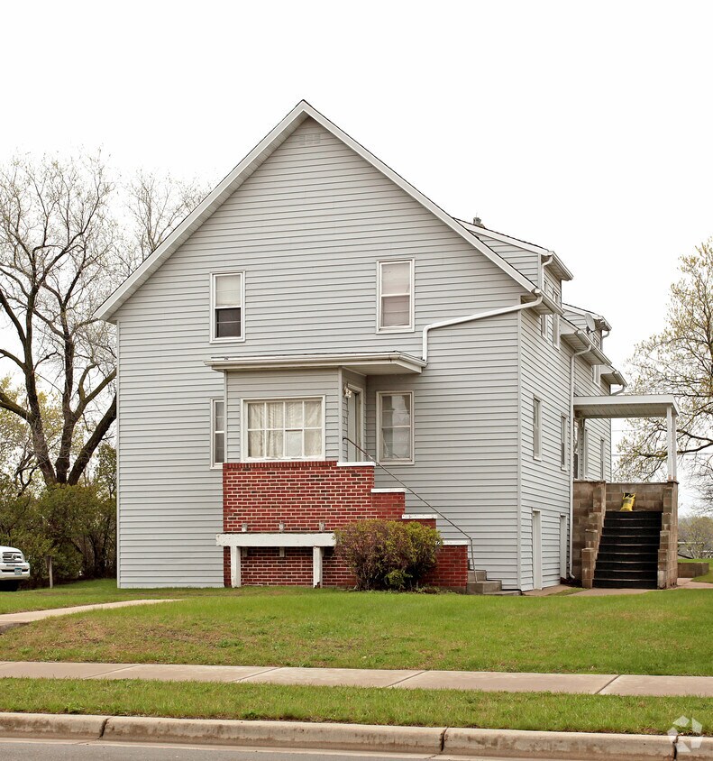 Primary Photo - 703 Ash St S