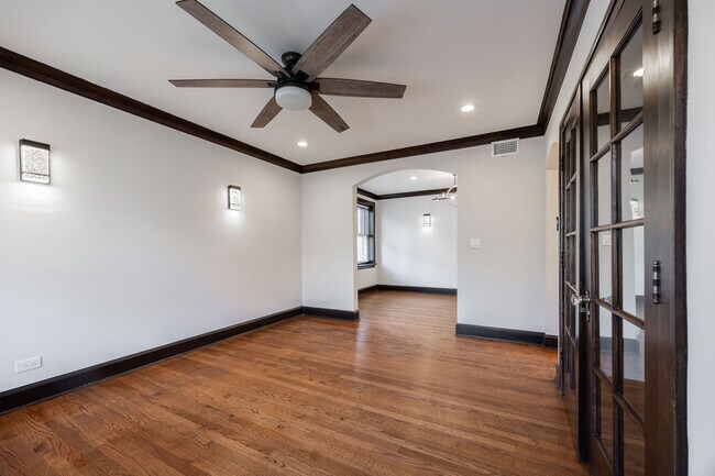 Building Photo - 6411 N Talman Ave