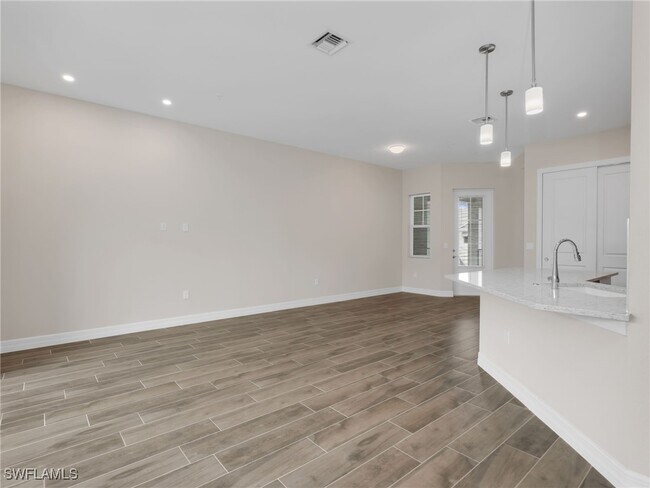 Foto del edificio - 268 Indies Dr E