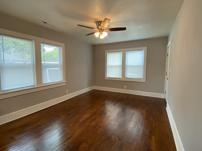Building Photo - 406/408 North Elm Street