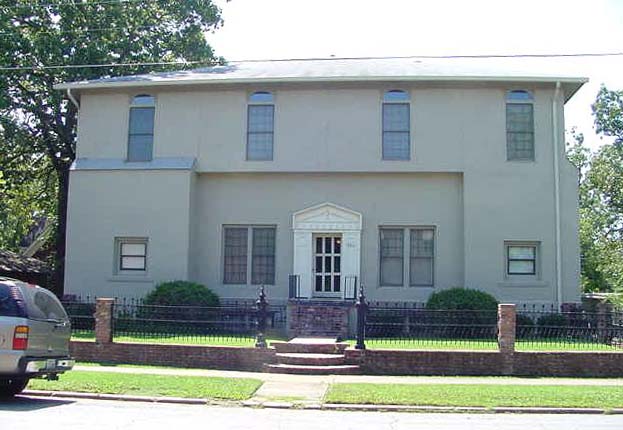 Building Photo - 4611 Woodlawn St