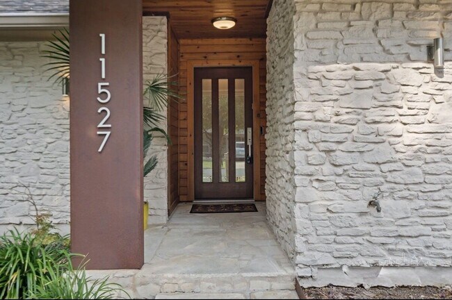Building Photo - 11527 Heathrow Dr