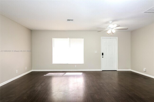 Foto del edificio - 7109 Glenwood Dr