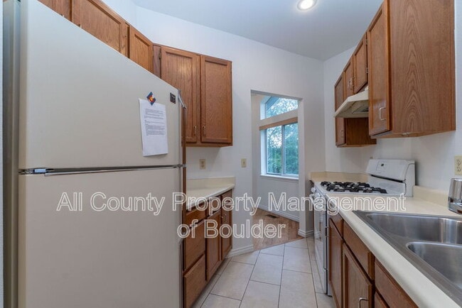 Building Photo - 4894 Hopkins Pl
