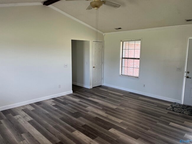 Building Photo - 197 Silverwood Ln