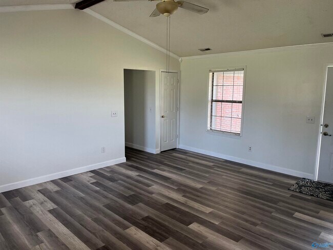 Foto del edificio - 197 Silverwood Ln