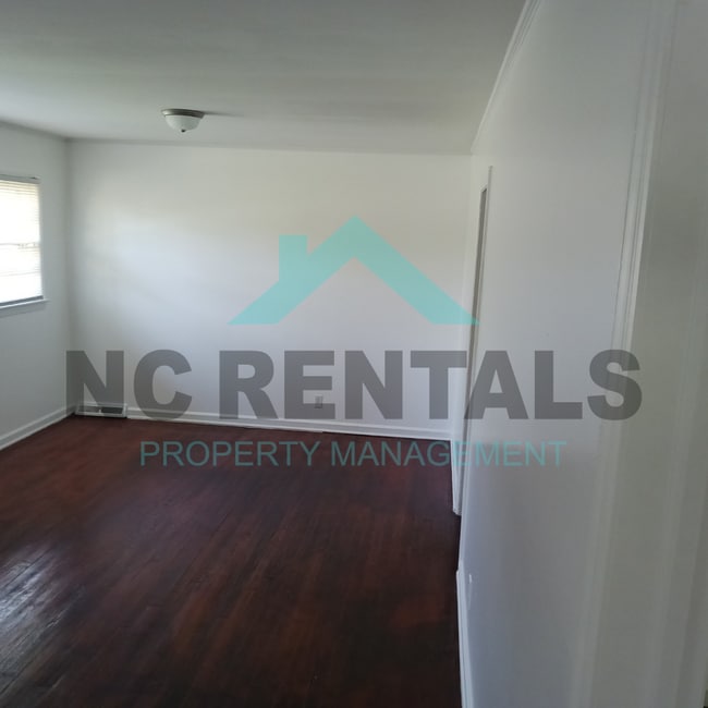 Foto del edificio - 1410 E Cone Blvd