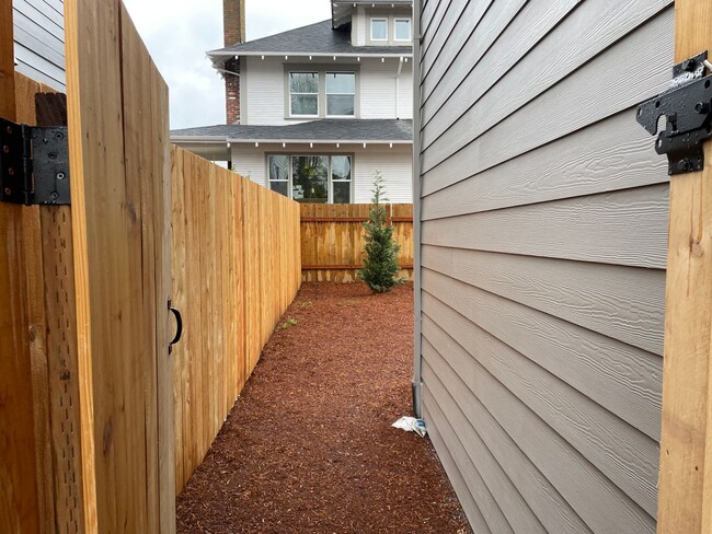 2-Bedroom, 1-Bath Home in North Portland! - 2-Bedroom, 1-Bath Home in North Portland!