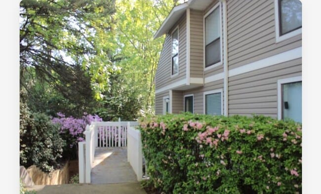 Building Photo - 1403 Wynnes Ridge Cir SE