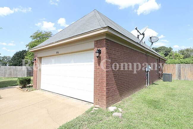 Foto del edificio - 8911 Little House Cove