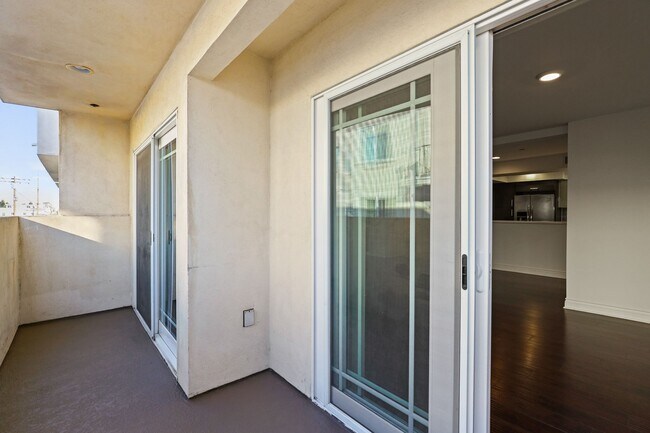 Building Photo - 1616 S Westgate Ave