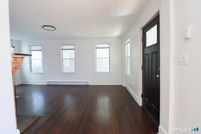 Building Photo - 10 Park St