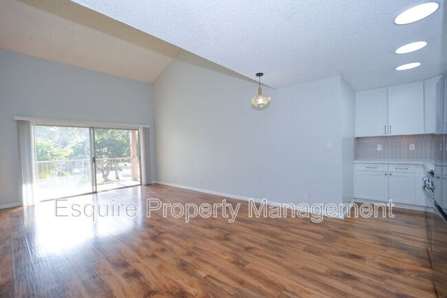 Building Photo - 624 Sunfish Way