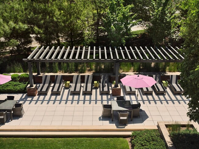 Quarry Place en el patio exterior de Tuckahoe - Quarry Place at Tuckahoe