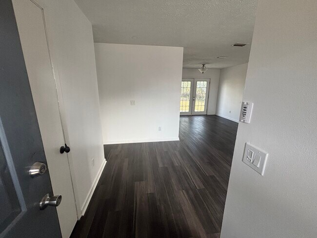 Foto del edificio - 906 N Church Ave