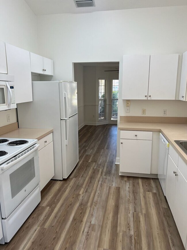 Foto del edificio - Newly renovated - Close to UF Health Shands, VA and Vet School!