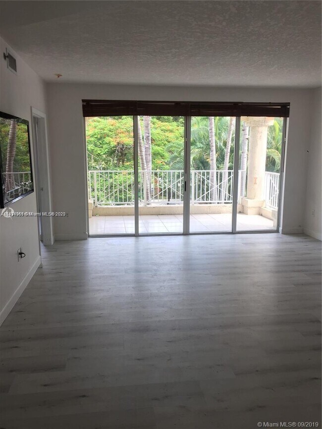 Building Photo - 1824 Brickell Ave
