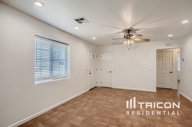 Building Photo - 619 S Sirrine
