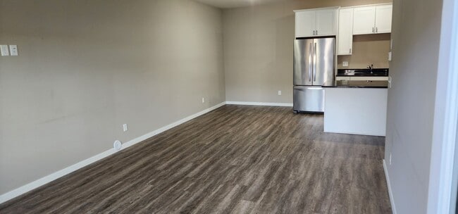 Foto del edificio - Beautiful 2 Bedroom 1 Bath End Unit Townhouse