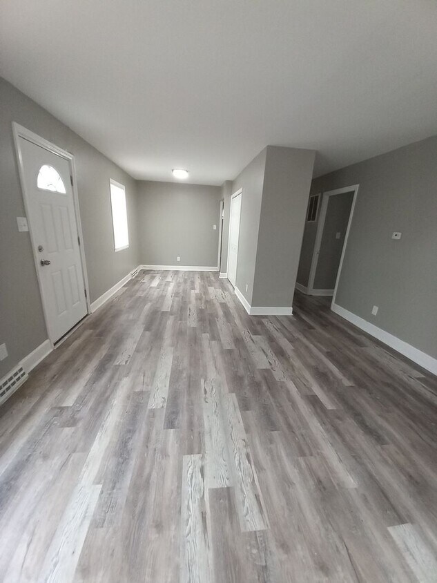 Foto principal - 3 Bedroom Home on a Quiet Block