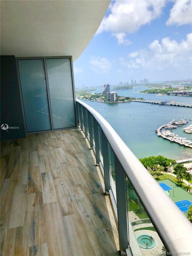 Foto del edificio - 488 NE 18th St