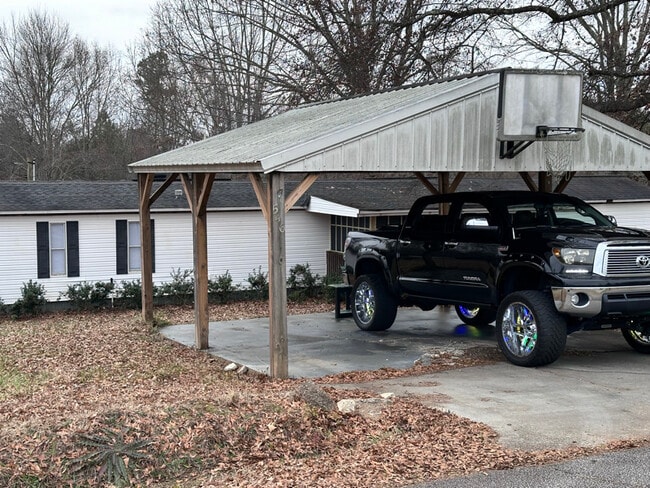 Building Photo - 546 Burnett Dr