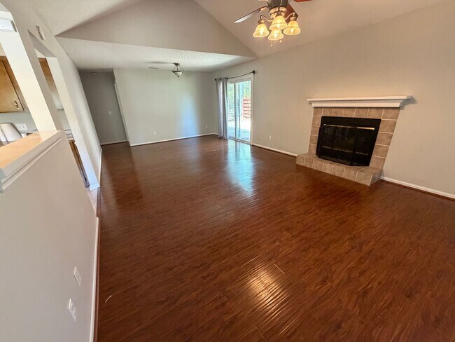 Foto del edificio - 812 Ridgewood Way
