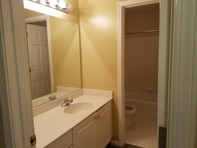 Building Photo - 104 Island Crest Cir