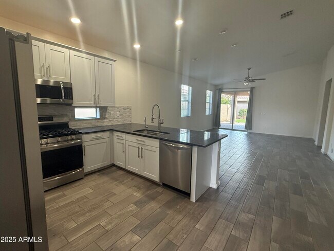 Building Photo - 3923 E Desert Broom Dr