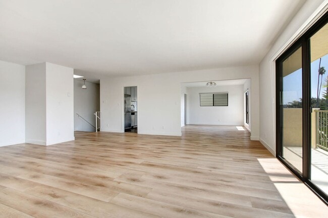 Building Photo - 843 18th St in Santa Monica.  Steps to Mon...