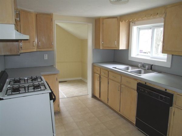Building Photo - 32 Colfax St NE