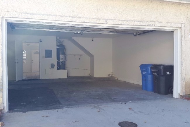 Spacious garage - 1829 Williams St