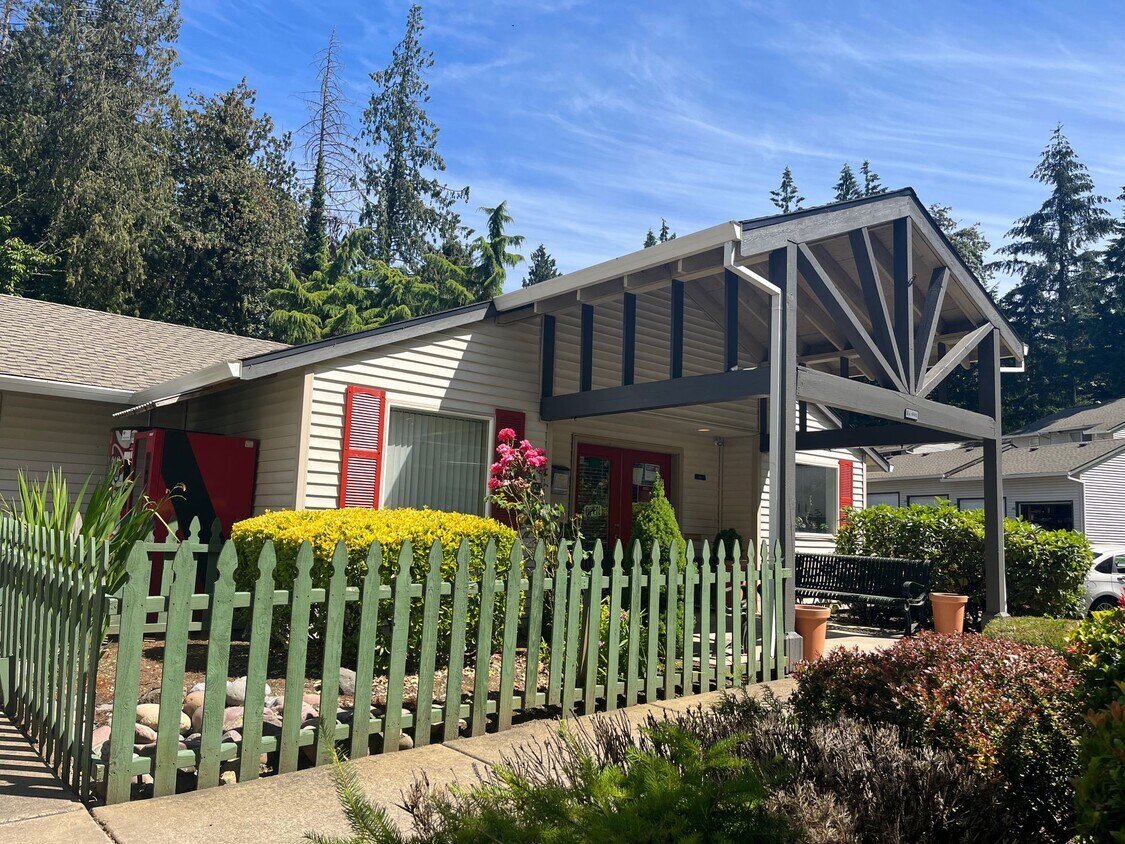 Foto principal - Three Bedroom with Forest Views! $1000 Off...