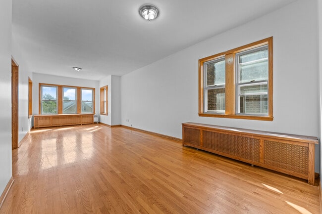 Building Photo - 4634 S Sawyer Ave