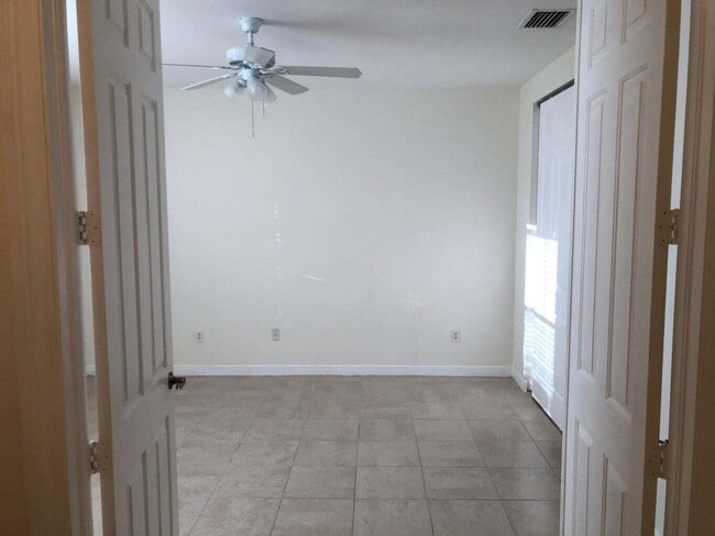Building Photo - 609 Amador Ln