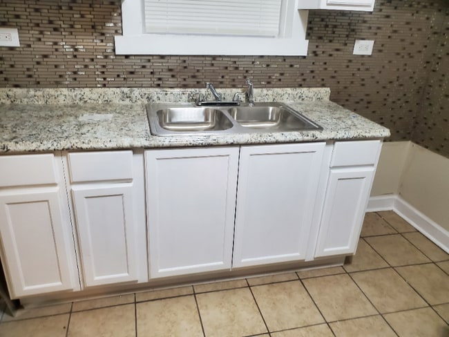 Photo - 7809 S Marshfield Ave (Chicago, IL) Apartment