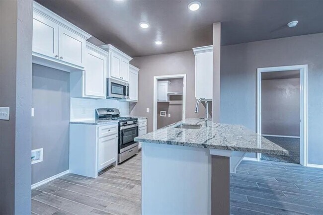 Foto del edificio - 1706 Highland Loop