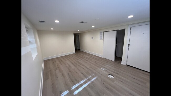 Foto del edificio - 1726 W Catalpa Ave