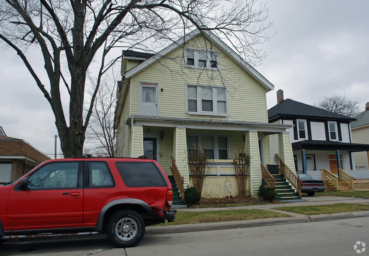 Building Photo - 180 N Walnut