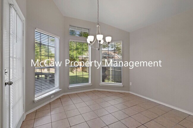 Foto del edificio - 7012 Deer Ridge Dr