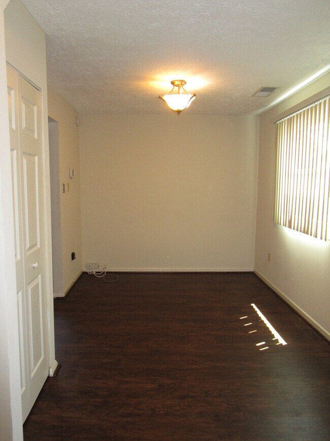 Foto del edificio - Gorgeous 3 BR/1.5 BA EOG Townhome in Pasad...