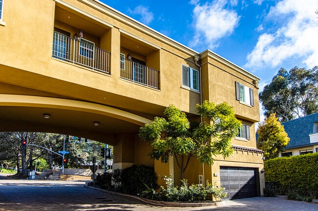 Building Photo - 2400 Torrey Pines Rd