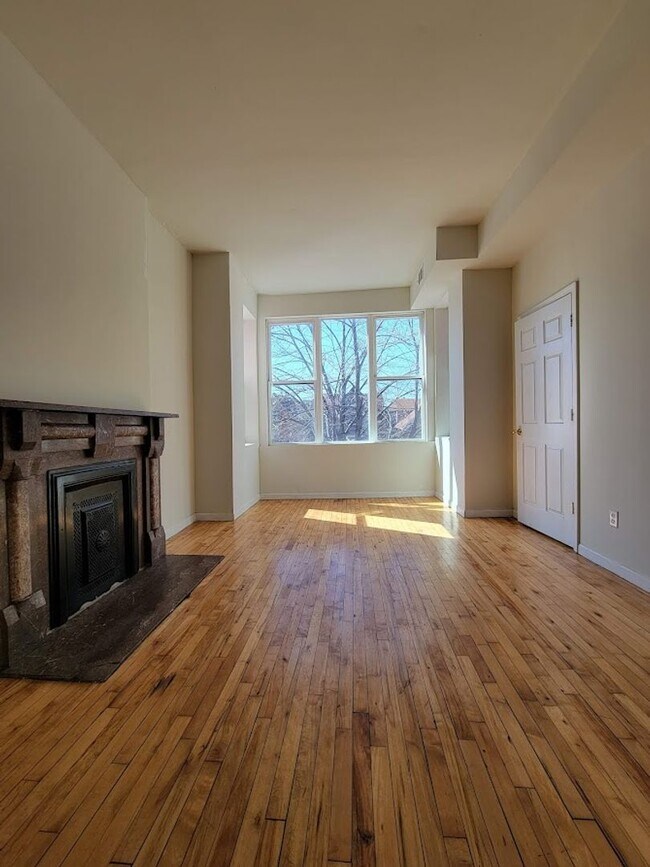 Building Photo - 1543 N Talman Ave
