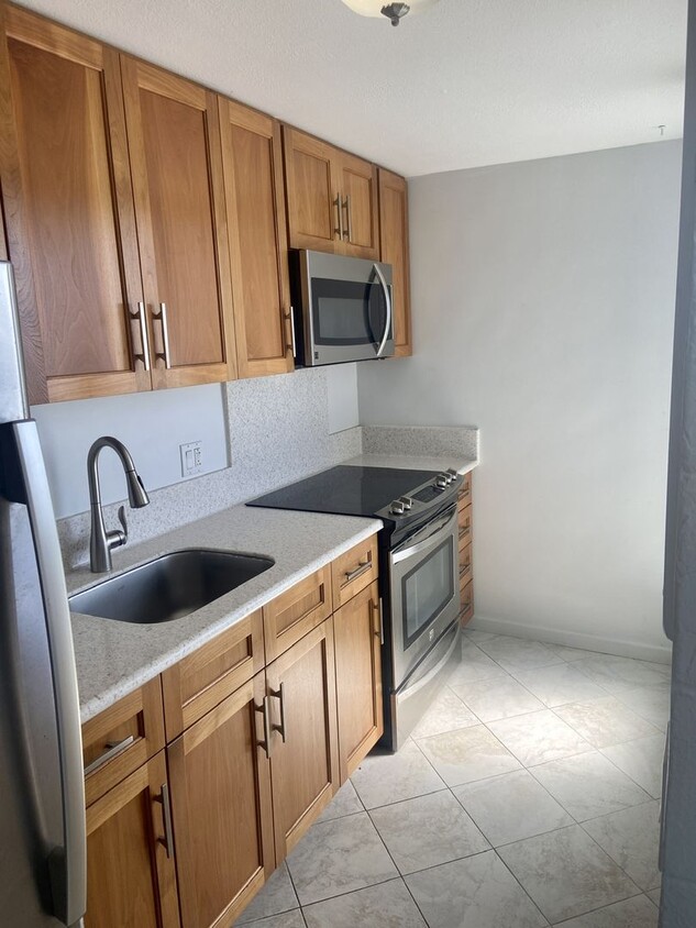 Foto principal - Remodeled 1 bedroom 1 bath in Punahou/Wild...