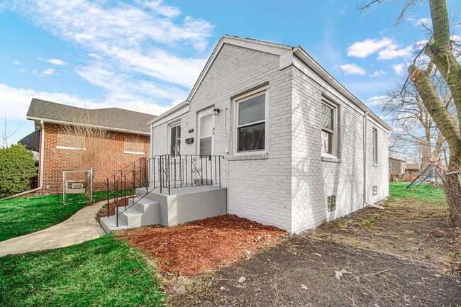 Building Photo - 735 Porter St