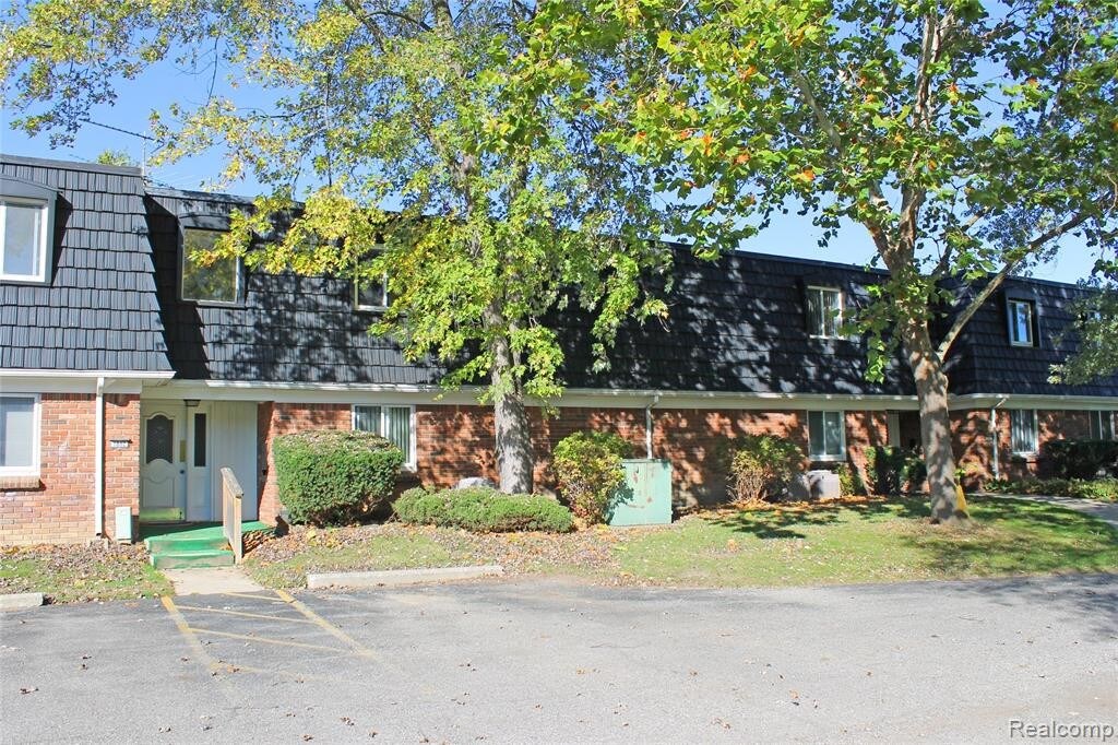 Primary Photo - 1802 Colonial Village Way