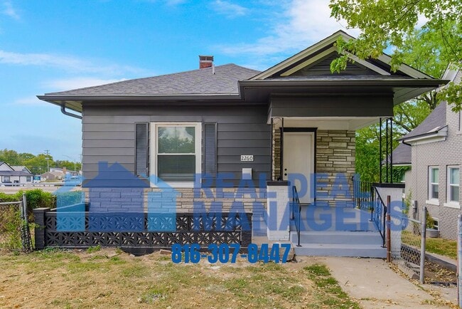 Building Photo - Charming 4-Bed Oasis on South Sterling