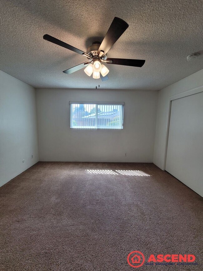 Foto del edificio - Comfortable 3BD/2BA Home in Bakersfield's 93309!