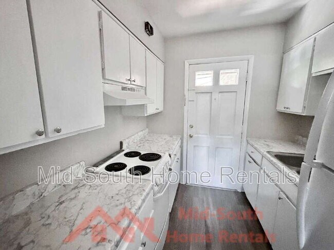 Building Photo - 25 N Idlewild St
