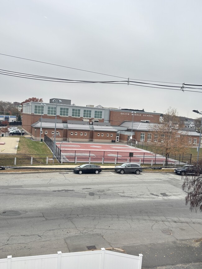 Building Photo - 554 Main St